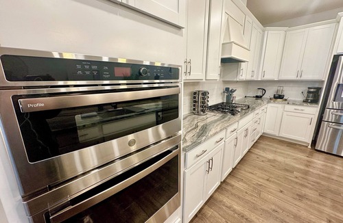 Durham House | Raleigh-Durham-RDU-New-5RM-5TV-7 beds