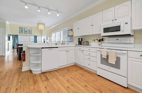 Edisto Island House | RARE 6 bedroom, 4 bath OCEANFRONT home, wonderful views & breathtaking sunsets!