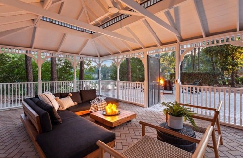 Talahi Island House | Rare 8BR Savannah Retreat | Pool, Lake & Game Room