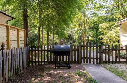 Matthews House | RARE⭐️DownTown Matthews ❤️Walk to Shops Restaurants Hiking❤️20 min to Charlotte