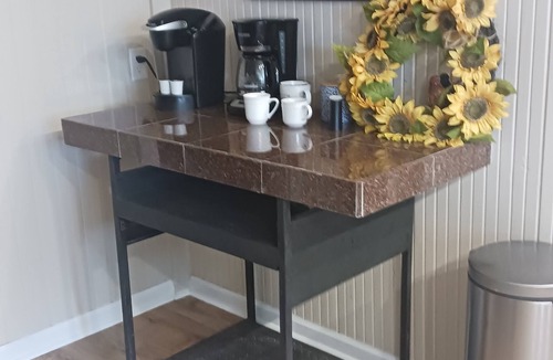 Longs Cottage | Recently updated cottage minutes from beach, pet friendly, large yard wifi, ac
