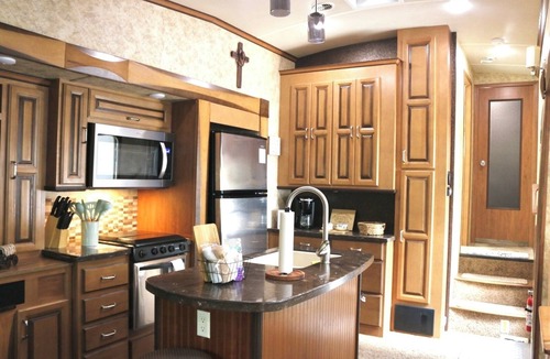 River Ranch House | Reconnect with nature at this amazing escape! Welcome to our RV in River Ranch!