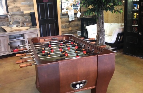 Statesboro Cabin | Red Fern Lodge Room 6