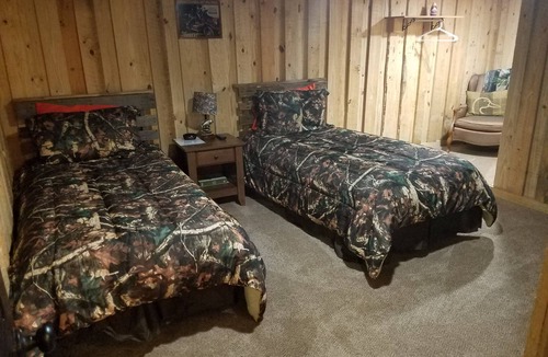 Statesboro Cabin | Red Fern Lodge Room 6