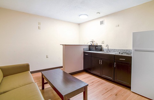 Greenwood Hotel | Red Roof Inn & Suites Greenwood, SC