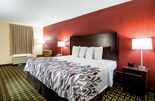 Greenwood Hotel | Red Roof Inn & Suites Greenwood, SC