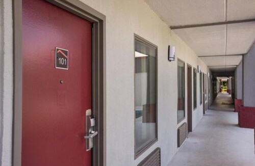 Statesboro Hotel | Red Roof Inn & Suites