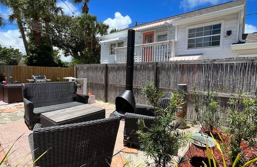 Boardwalk Apartment | Refreshing & cozy beach bungalow, 3 minutes to beach & 10 minutes to Flagler!