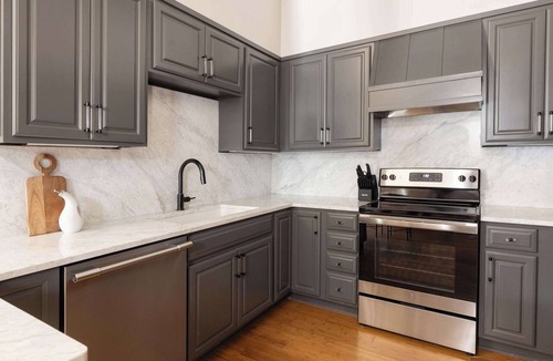 Old West Broad Neighborhood Condo | Refurbished Townhome | Walk to Forsyth & Parking