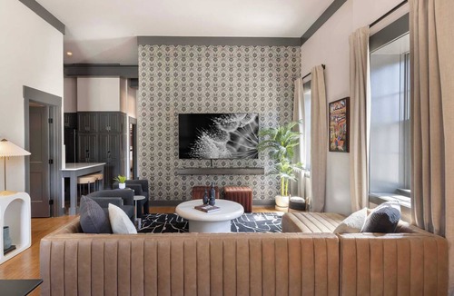 Old West Broad Neighborhood Condo | Refurbished Townhome | Walk to Forsyth & Parking