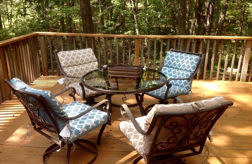 Spencer House | Relax and enjoy at this 2.5 B/2B cabin with hot tub by Fall Creek Falls Park