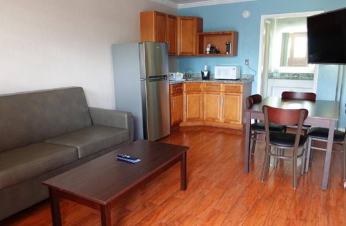 June Park House | Relax and Recharge! Free Breakfast, Free Parking, Free Breakfast, Pool