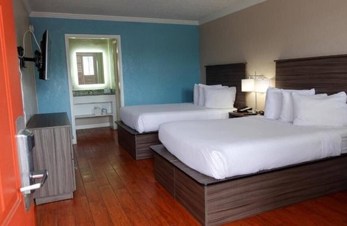 June Park House | Relax and Recharge! Free Breakfast, Free Parking, Free Breakfast, Pool