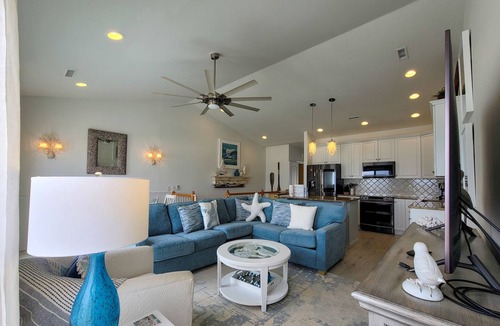 Surf City House | Relax at 'Sea Star 308' – A Coastal Luxury Retreat