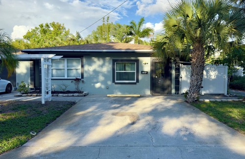 North East Park House | Relax at this peaceful St. Pete retreat near beaches, downtown, and dinning.