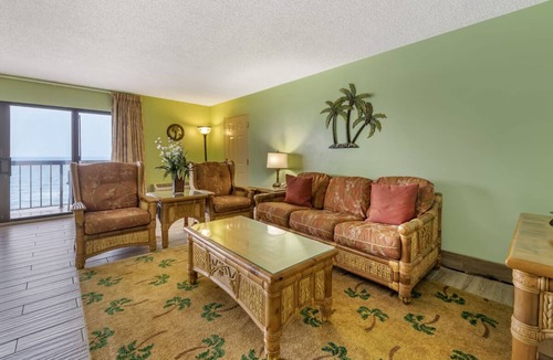 Seabreeze Park Hotel | Relax by the Beach with Pool Near Boardwalk Attractions | 2 Units