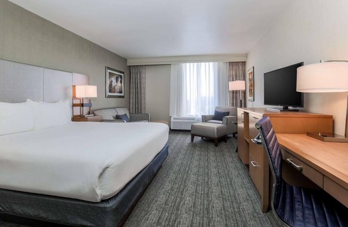 East Point Hotel | Relax in Comfort | Close to ATL Airport -2.2 mi | Pets Allowed + Pool & Shuttle