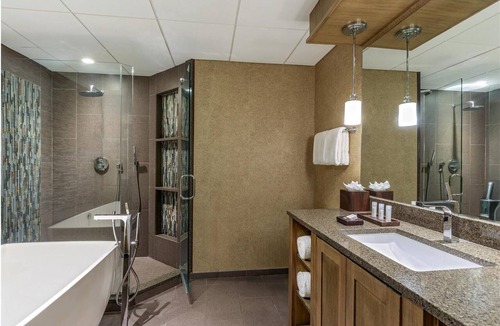 Braselton Hotel | Relax in Elegant Guest Suite Next to Top Wine Producer in Georgia Vineyard