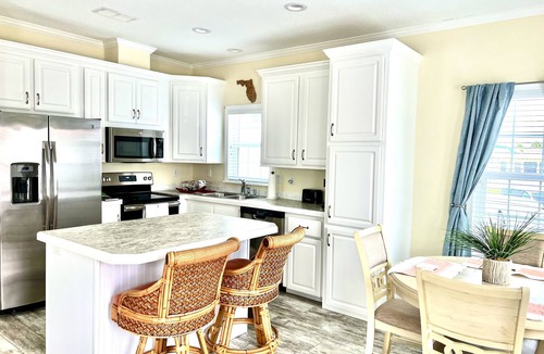 Nettles Island Cottage | Relax Inn at Nettles Island🌴 Private beach 2 pools & more