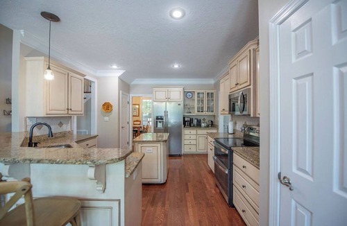 Evans House | Relax, Recharge & Make Memories - Luxury Evans 6 Bedroom Getaway