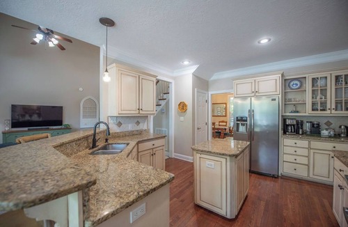 Evans House | Relax, Recharge & Make Memories - Luxury Evans 6 Bedroom Getaway
