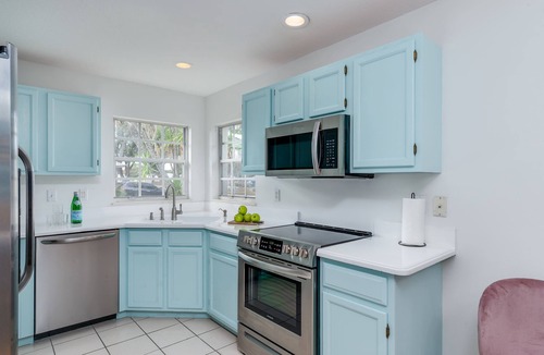 Vero Beach South House | Relaxed home w/fire pit & backyard