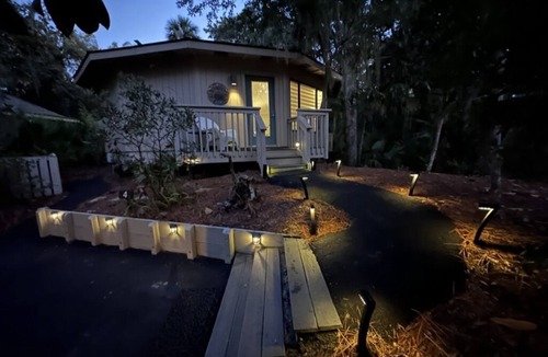 Night Heron Cottage | Relaxing 2 BR cottage, walking distance to beach