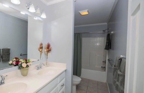 Wyndham House | Relaxing 3-bedroom home ,large patio , Fully Fenced & Backyard Oasis,