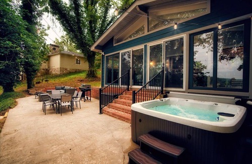 New London House | Relaxing Badin Lake Waterfront l Private Pier,Hot Tub,Pool Table-Dock Your Boat!