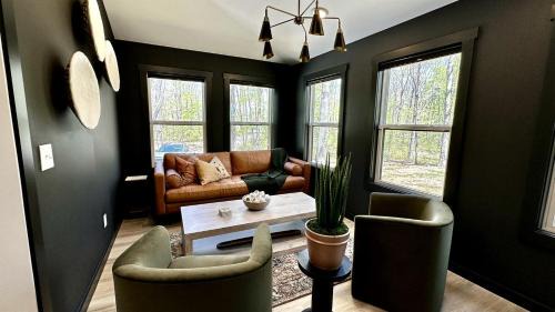 Monteagle House | Relaxing Cabin Nestled Amidst Trees and Fire Pit Provided in Monteagle, Tennessee
