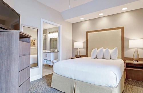 West Kissimmee Hotel | Relaxing Condo Perfect for Theme Park Adventures + Family Fun
