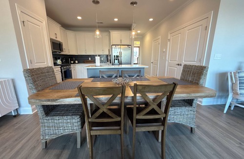 Greenwood House | Relaxing Lake home King BR steps away to fishing, tackle store & restaurant