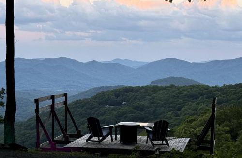 Laurel Ridge House | Relaxing Mountain Getaway Above the Sea of Clouds, Black Mountain, NC