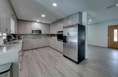 Palmetto House | Relaxing Pool Side Home - Near Fairgrounds & IMG