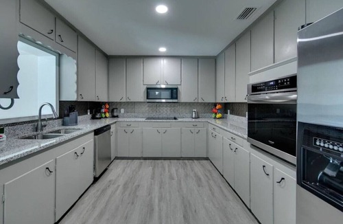 Palmetto House | Relaxing Pool Side Home - Near Fairgrounds & IMG