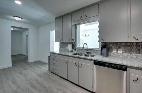 Palmetto House | Relaxing Pool Side Home - Near Fairgrounds & IMG