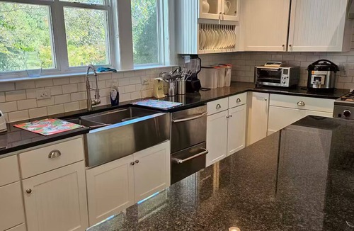 Cliftondale House | Relaxing Retreat with Quick Access to Airport & City