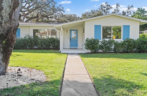 Central Beach House | Remodeled 3 bedroom house in Vero Beach. AC Close to Central Beach. Dog ok
