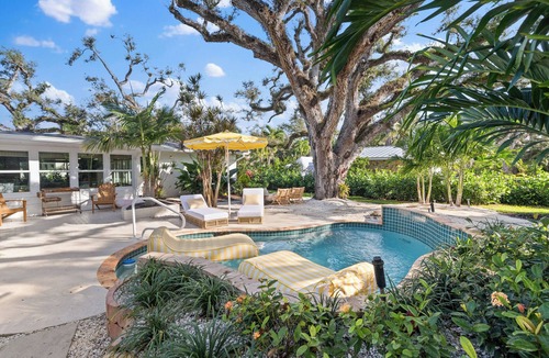 Central Beach House | Remodeled 3 bedroom house in Vero Beach. AC Close to Central Beach. Dog ok