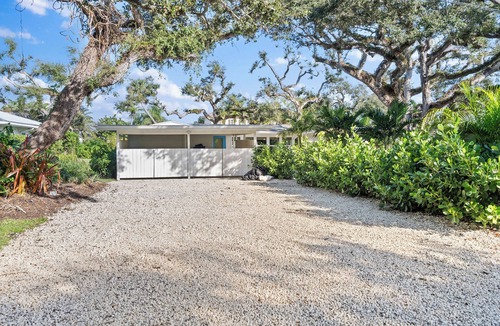 Central Beach House | Remodeled 3 bedroom house in Vero Beach. AC Close to Central Beach. Dog ok