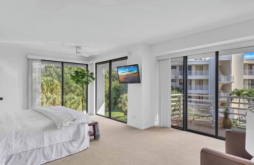Indian River Shores Condo | Remodeled 3 bedroom condo, only 100 feet from the sandy private beach. Sleeps 10