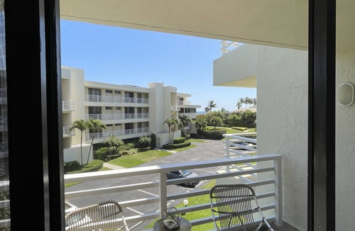 Indian River Shores Condo | Remodeled 3 bedroom condo, only 100 feet from the sandy private beach. Sleeps 10