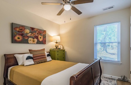 Pigeon Point House | Remodeled Cottage-Close to Downtown Beaufort, Port Royal-Walk to Parks-Great for USMC Graduations