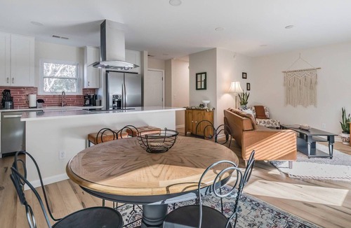 Pigeon Point House | Remodeled Cottage-Close to Downtown Beaufort, Port Royal-Walk to Parks-Great for USMC Graduations