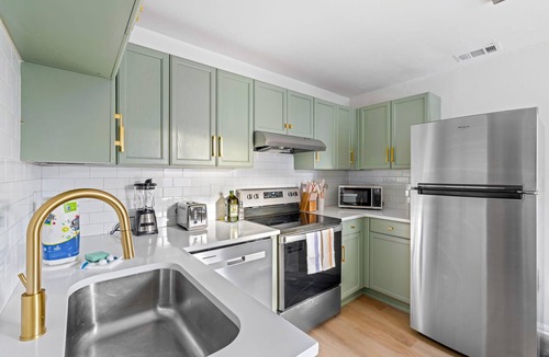 College Park House | Remodeled home w/patio, grill & fire pit