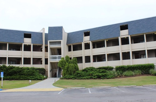 Morehead City Condo | Renovated 2021!Family Fun 2br/2b Vacation Rental! Pools, waterslide, mini golf!
