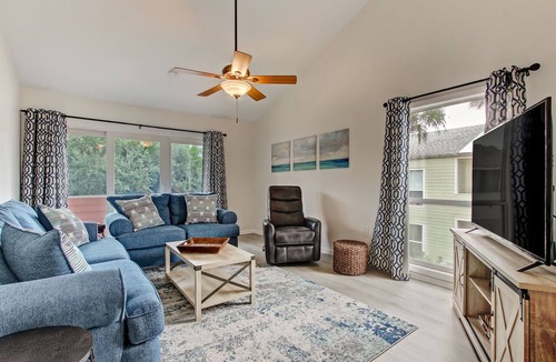 Butler Beach Condo | Renovated, Cozy 2Bd 2Ba, Steps from Private Beach & Pool!