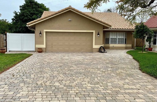 The Springs House | Renovated house w/saltwater pool & huge backyard In Coral Springs