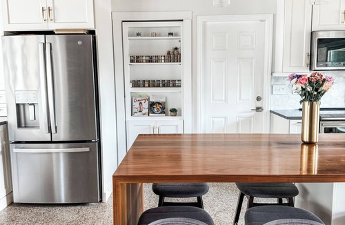 Audubon Park House | Renovated Mid-Century Modern 3 bedroom Home with Fenced In Backyard in Orlando