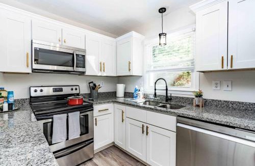 North Raleigh House | Renovated N Raleigh home with firepit wifi & king bed